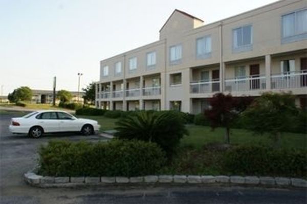 Quality Roof Inn and Suites (Montgomery)
